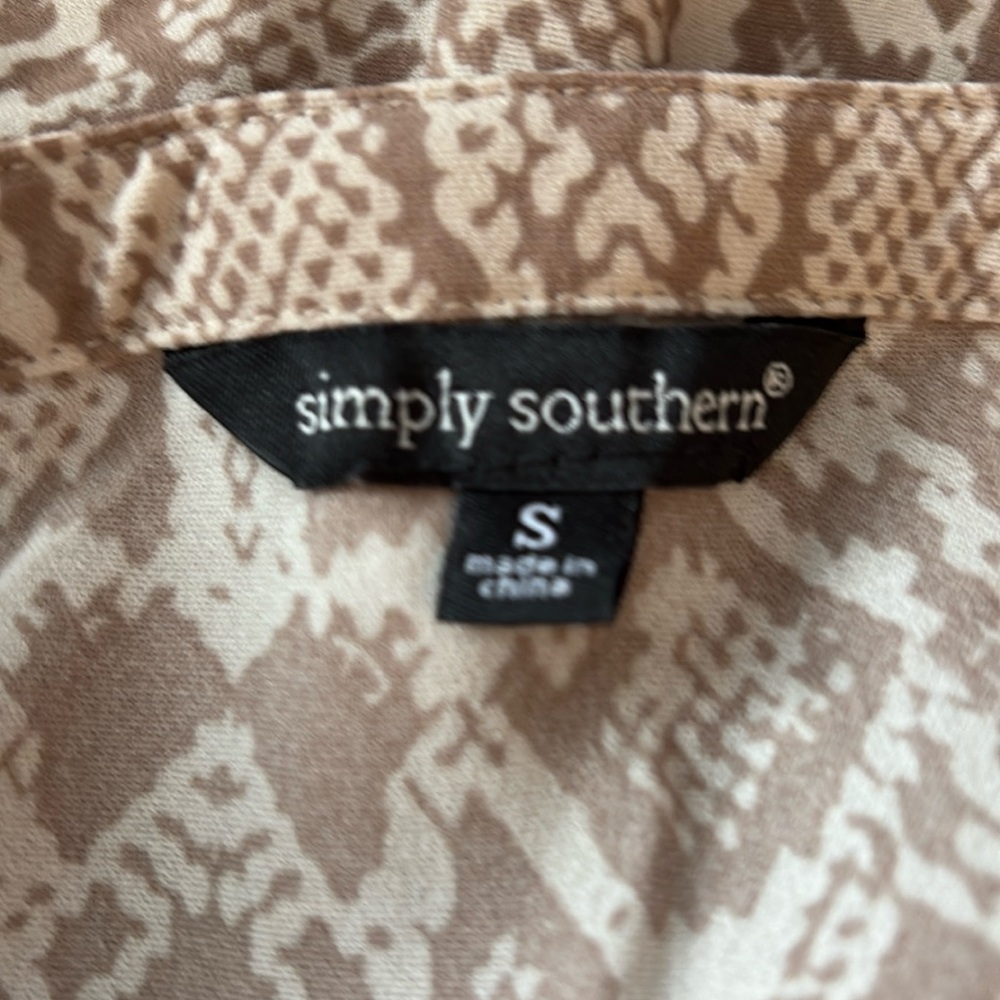Simply Southern beige/white loose fit dress in excellent condition.